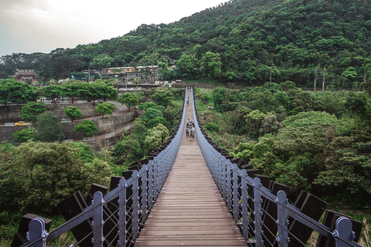 Le pont en suspension de Baishihu à Taipei